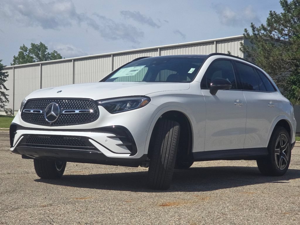 New 2026 MANUFAKTUR Moonlight White Metallic Mercedes-Benz GLC 300 image 51