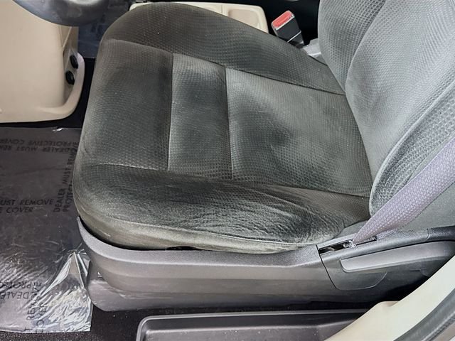 Used 2016 Silver Dodge SE image 18
