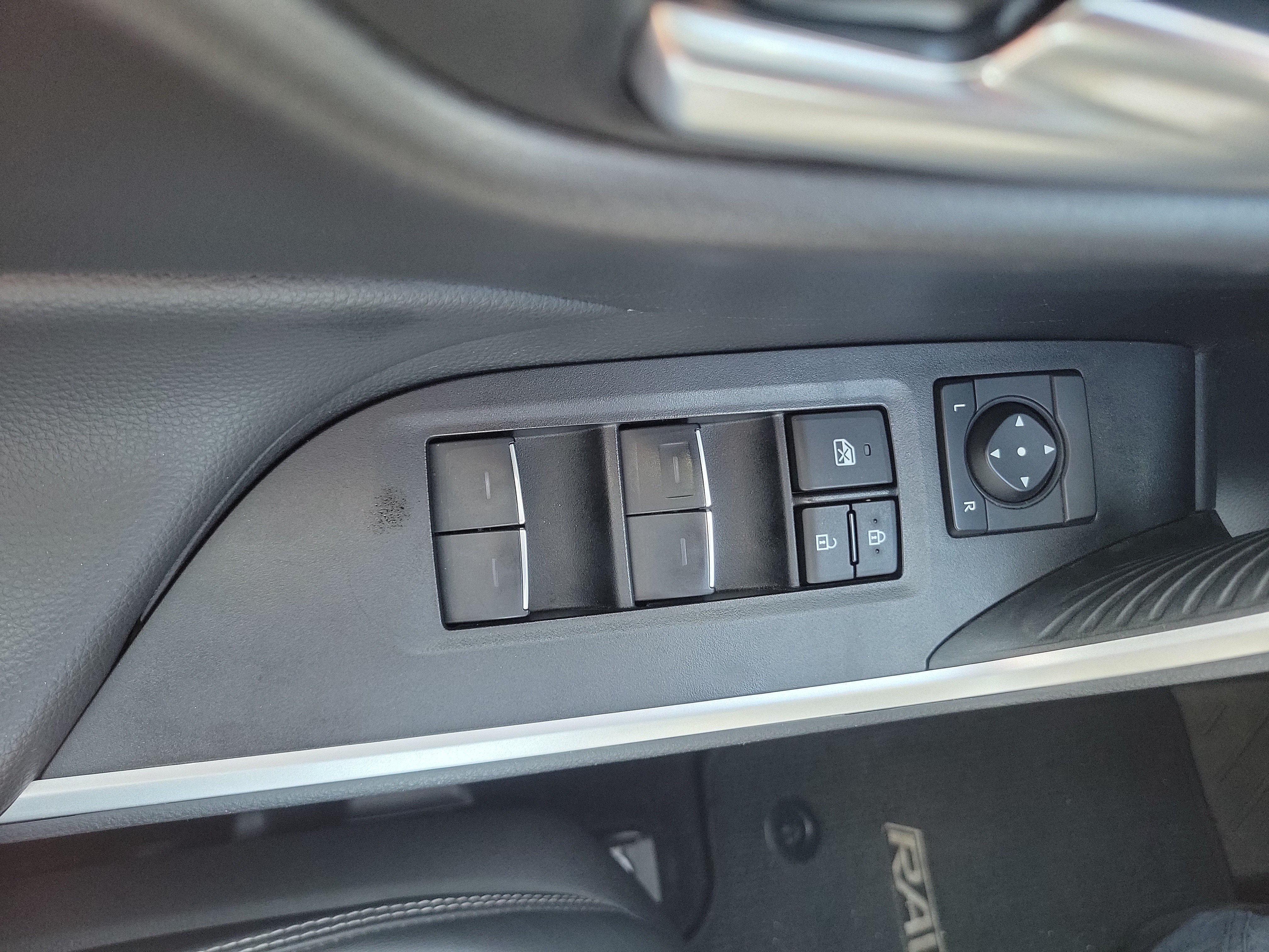 Used 2024 Pearl Toyota XLE Premium image 17