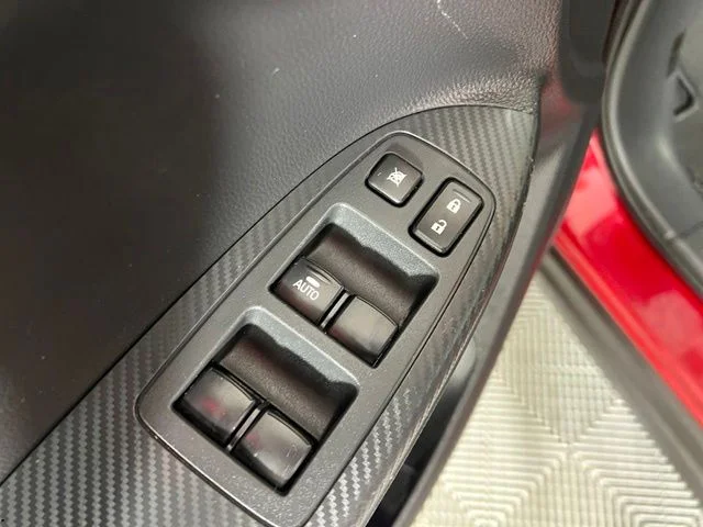 Used 2025 Lightning Blue Metallic Mitsubishi SE image 17
