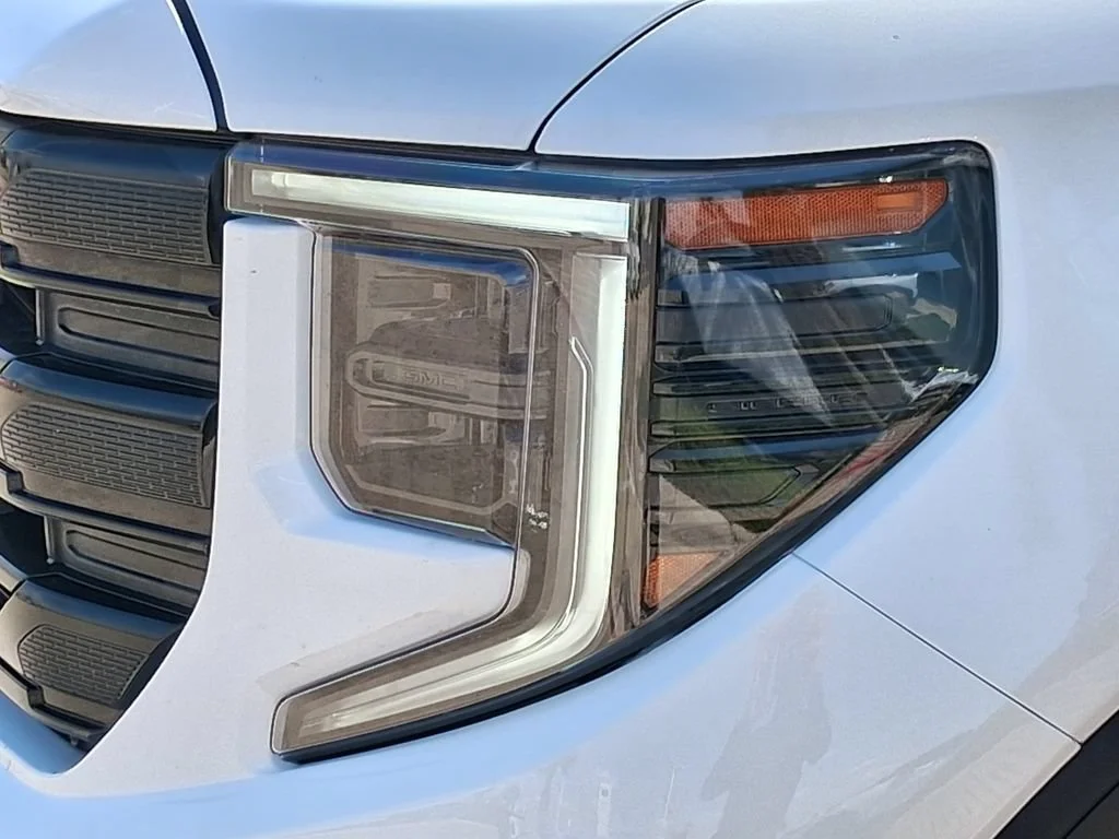Used 2025 Summit White GMC Elevation image 8