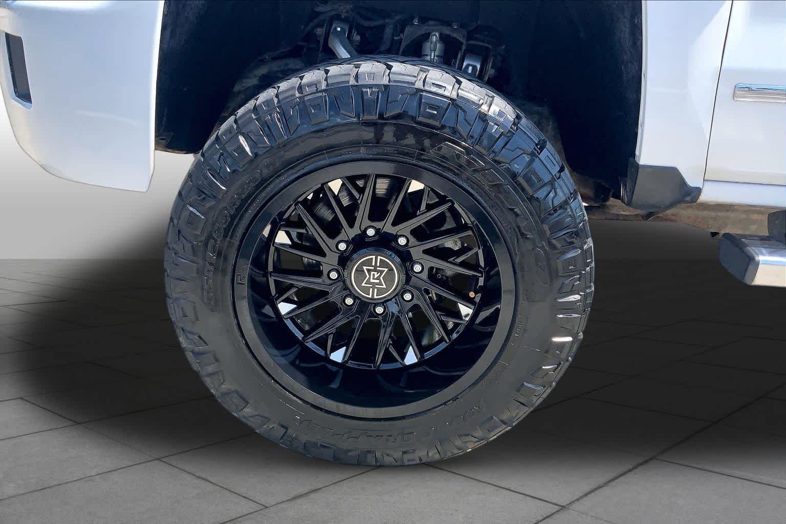 Used 2016 Summit White Chevrolet High Country image 9