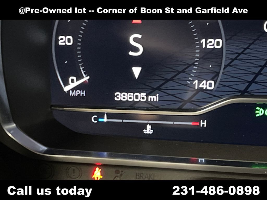 Used 2023  GMC SLE image 24