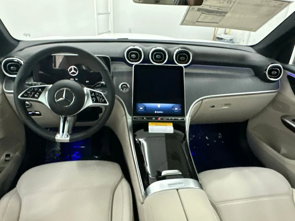 New 2027 White Mercedes-Benz GLC 300 image 22