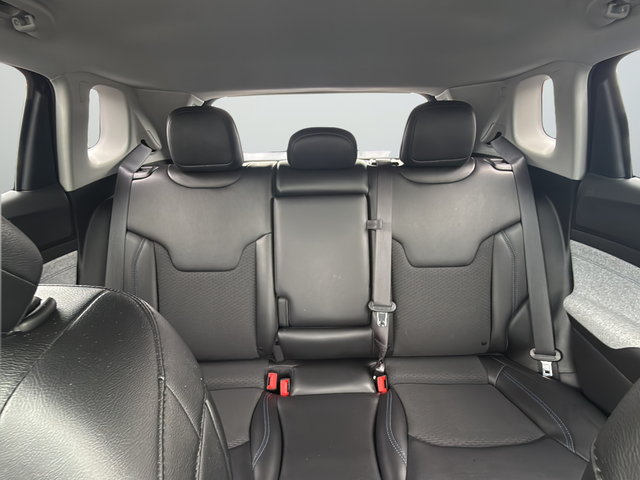 Used 2022 Black Jeep Latitude image 34