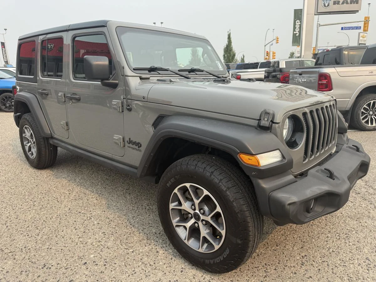 Used 2019 Grey Jeep Sport image 8