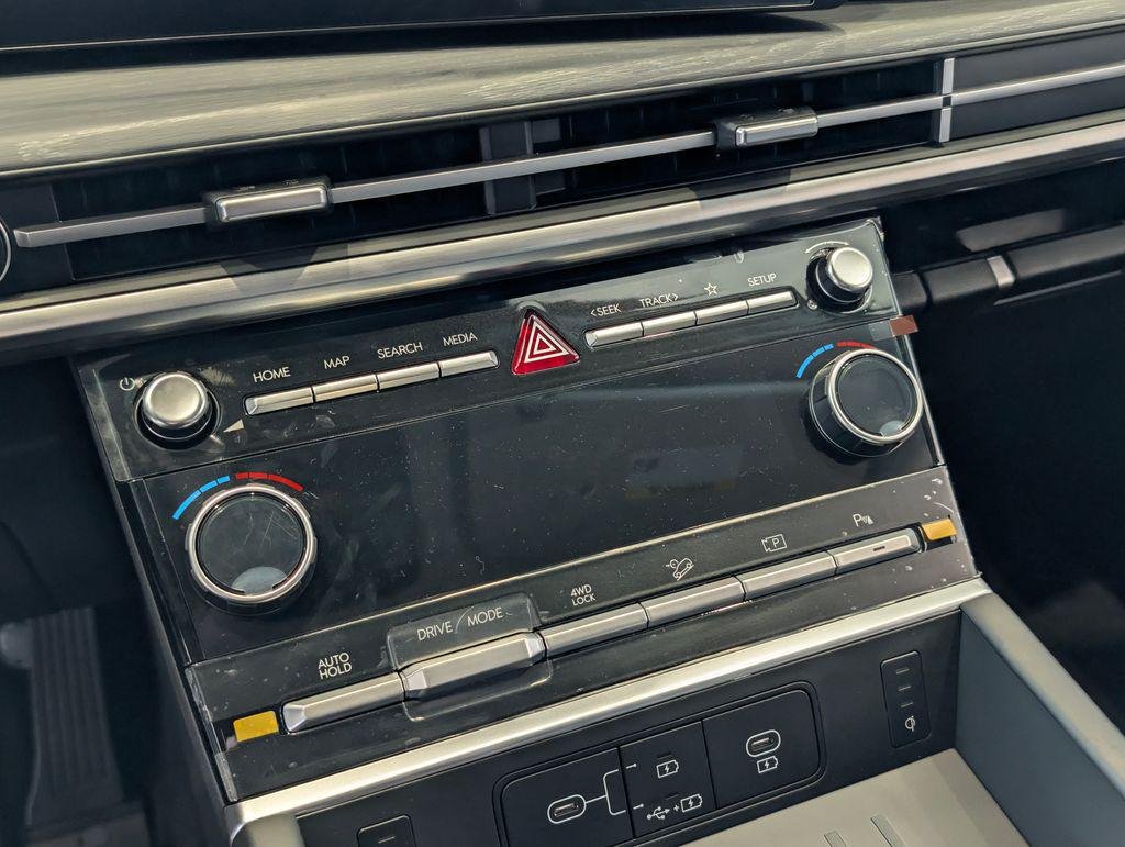 2026 Hyundai Santa Fe Limited - Photo 18