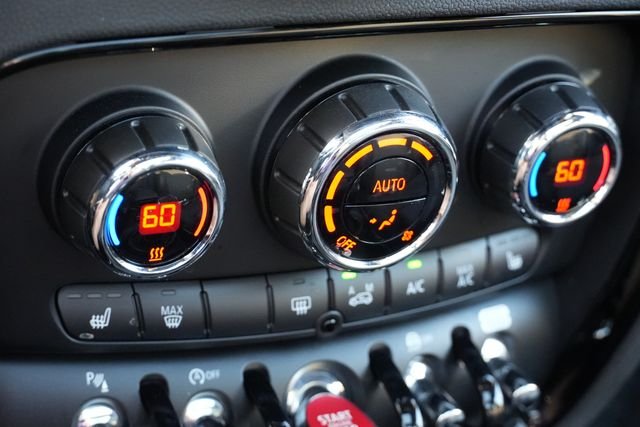 Used 2022 Black MINI Clubman image 35