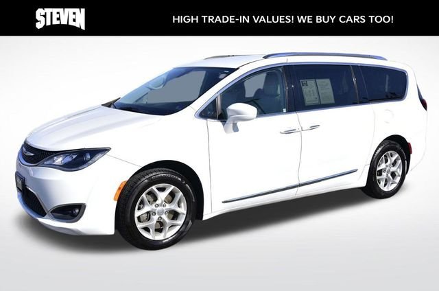 2017 Chrysler Pacifica Touring-L Plus's photo