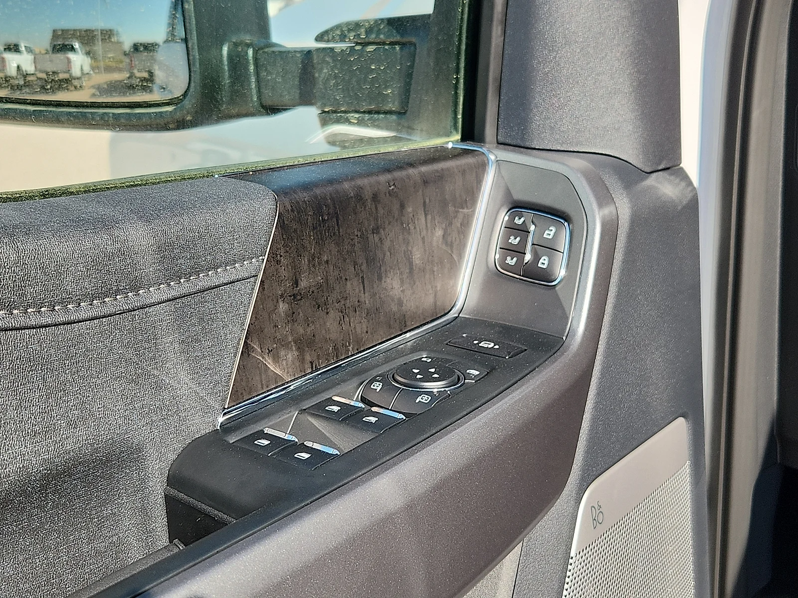 New 2026 Oxford White Ford Lariat image 15