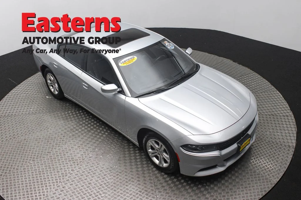 Used 2022 Silver Dodge SXT image 3