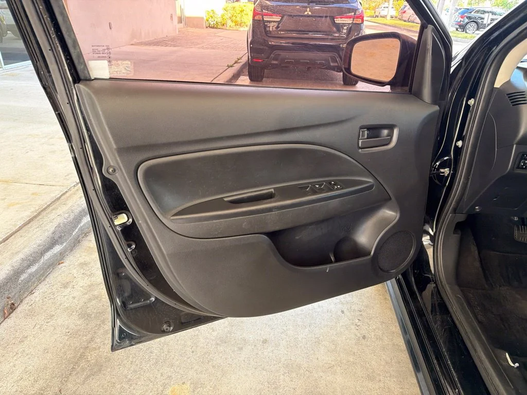 Used 2018 Black Mitsubishi ES image 28