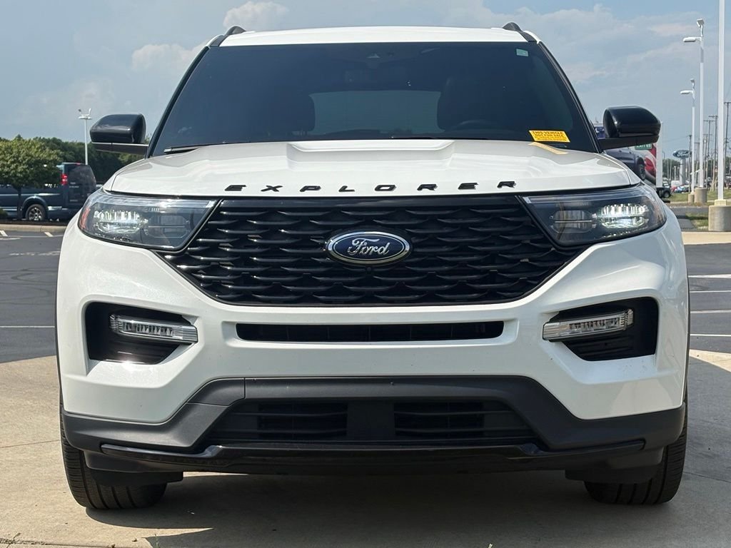Used 2024 White Metallic Ford ST-Line image 2
