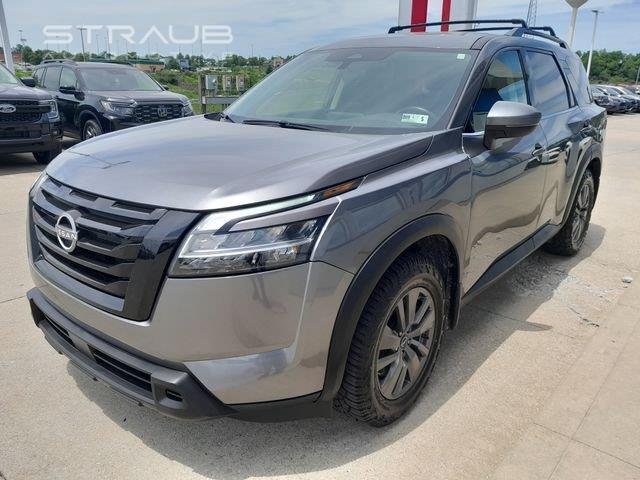 Used 2022 Gun Metallic Nissan SV image 5