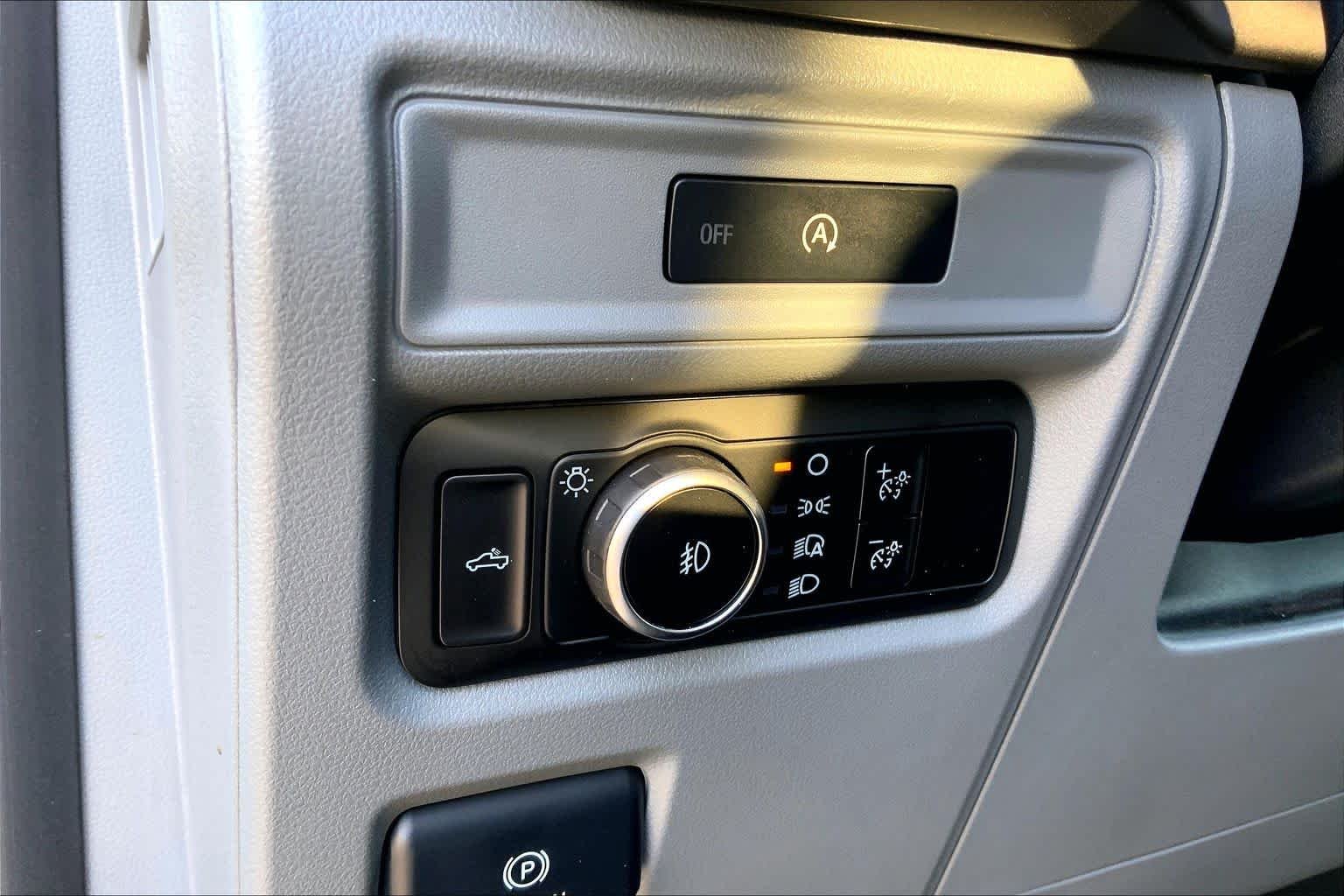 Used 2025 Iconic Silver Ford XLT image 35