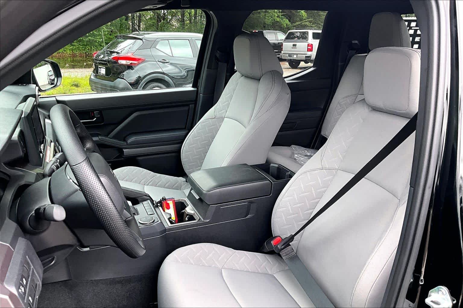 2025 Toyota Tacoma SR5 - Photo 8