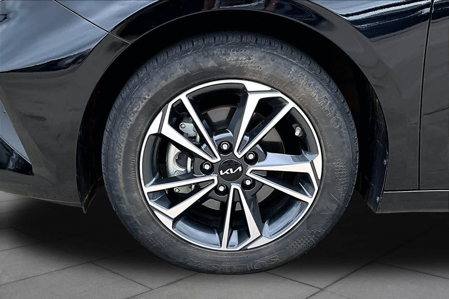 Used 2024 Aurora Black Kia LXS image 11