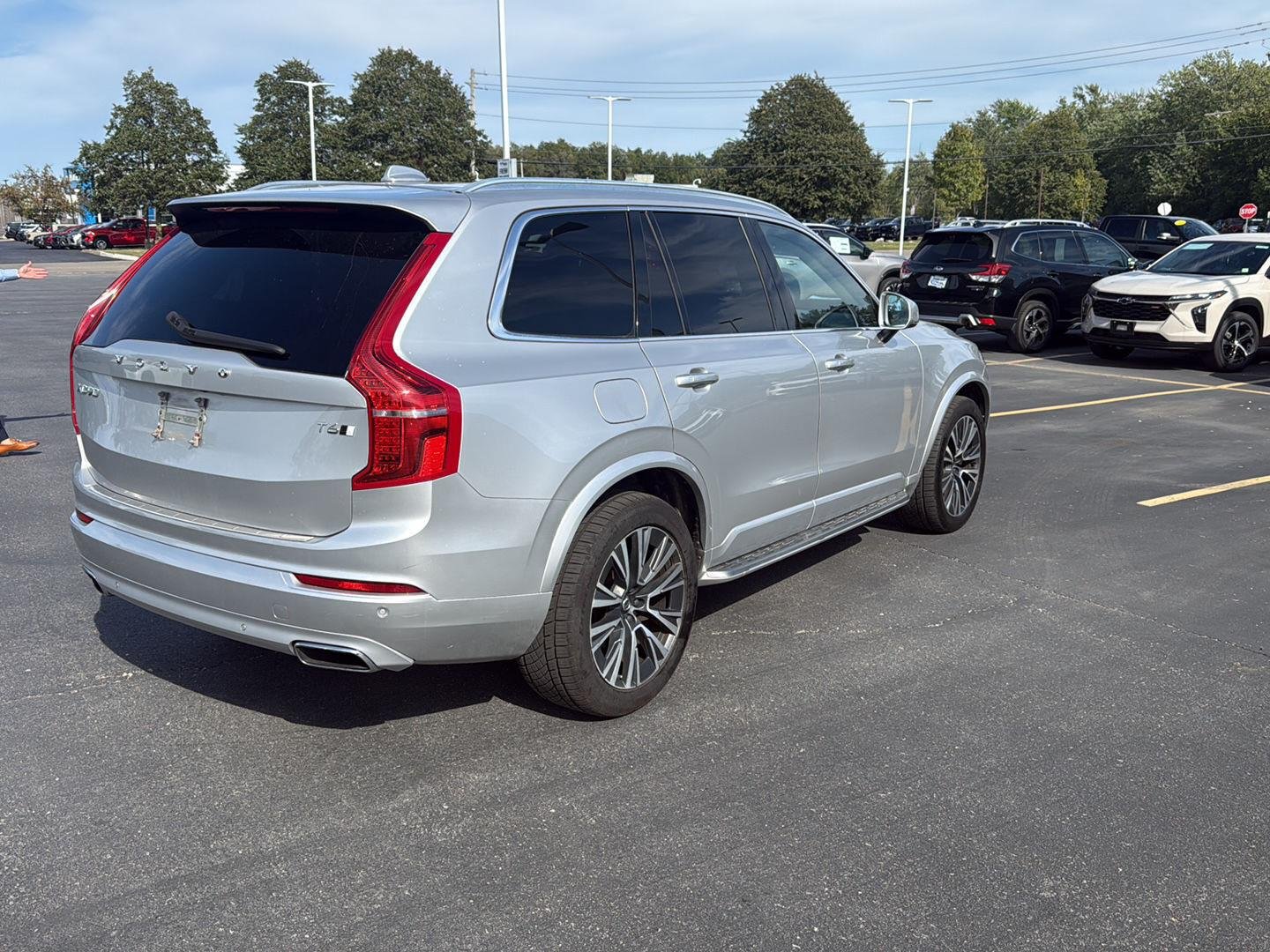 Used 2021 Bright Silver Metallic Volvo Momentum image 7