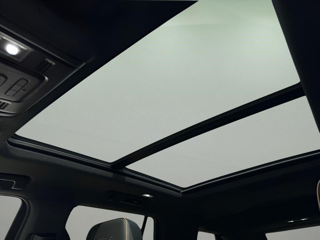 Used 2022 White Frost Tricoat GMC AT4 image 18