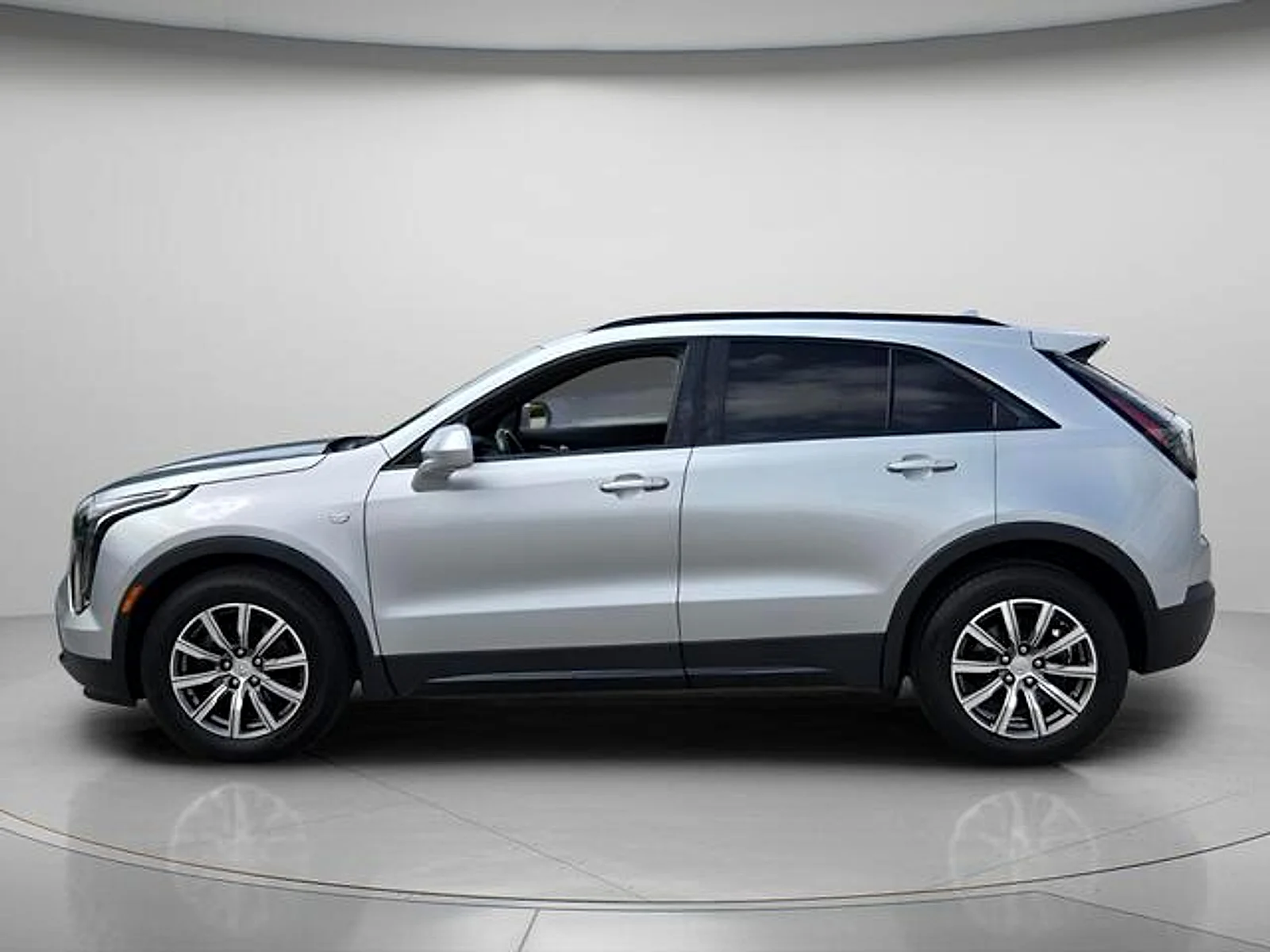 Used 2019 Radiant Silver Metallic Cadillac Sport image 3