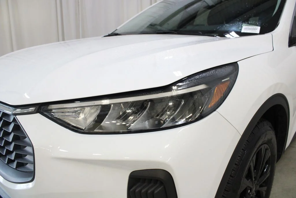 Used 2023 White Ford Active image 32