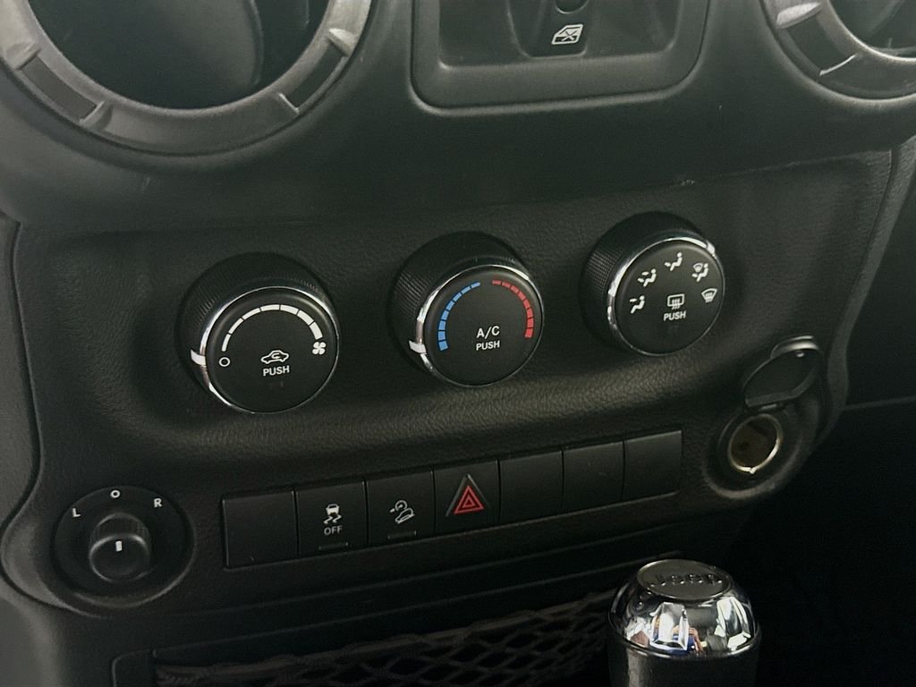 Used 2017 Bright White Clearcoat Jeep Sport image 18