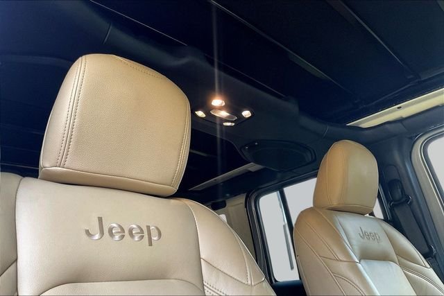 Used 2020 Silver Jeep Unlimited Sahara image 28