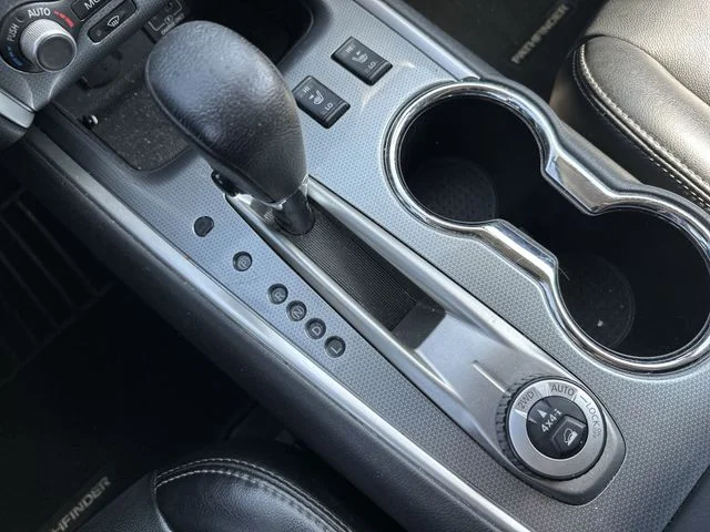 Used 2019 White Nissan SL image 23