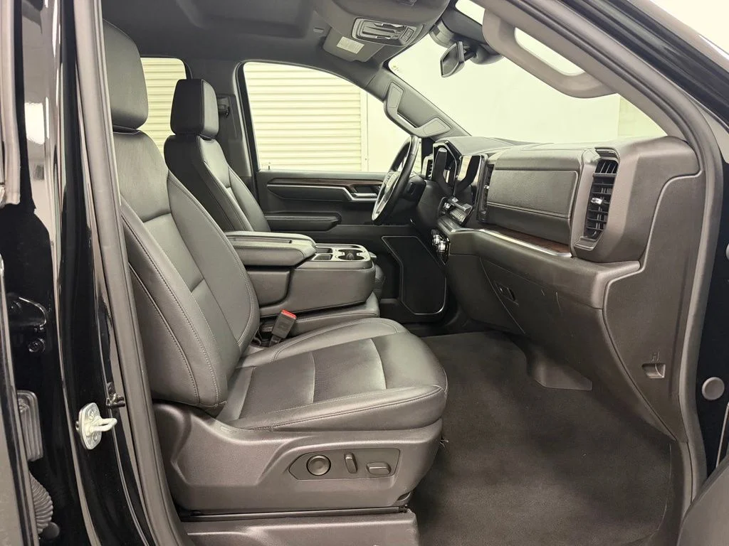 Used 2025 Black GMC SLT image 10