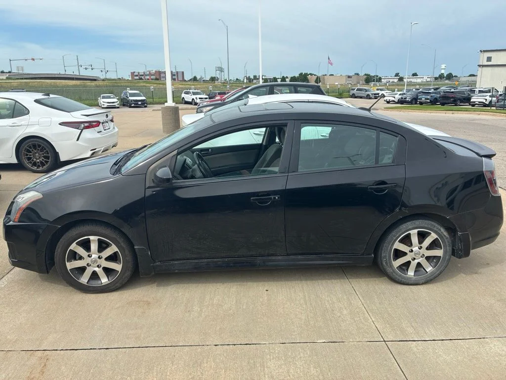 Used 2012 Black Nissan 2.0 SR image 4