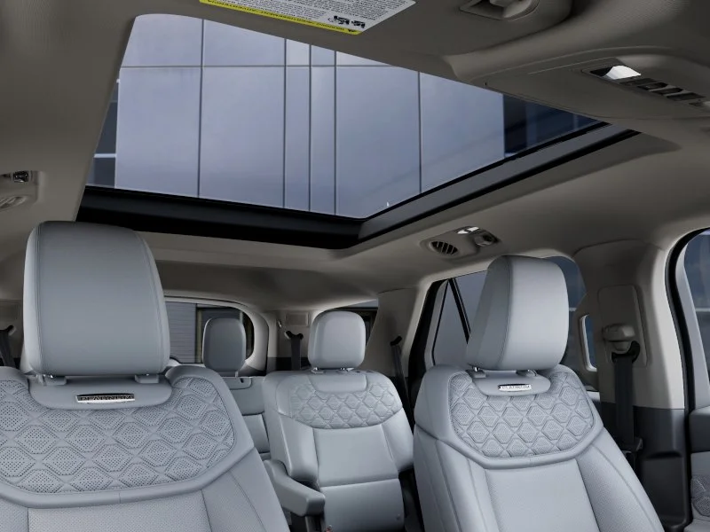 New 2027 Star White Metallic Tri-Coat Ford Platinum™ image 44