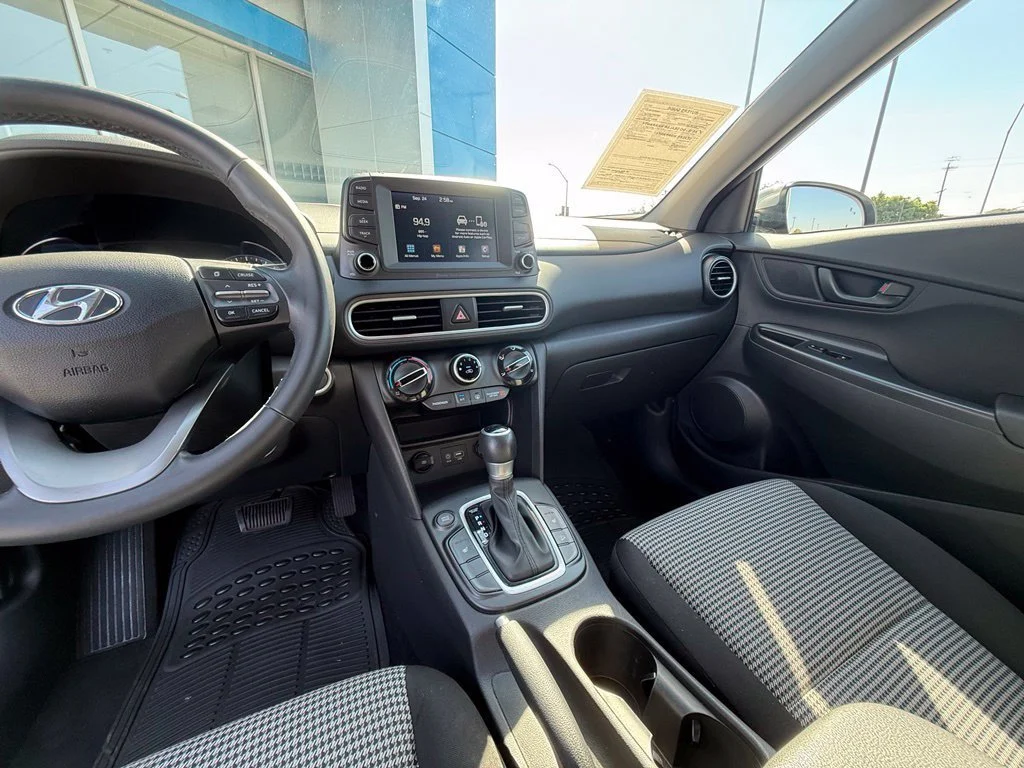 Used 2020 White Hyundai SEL image 23
