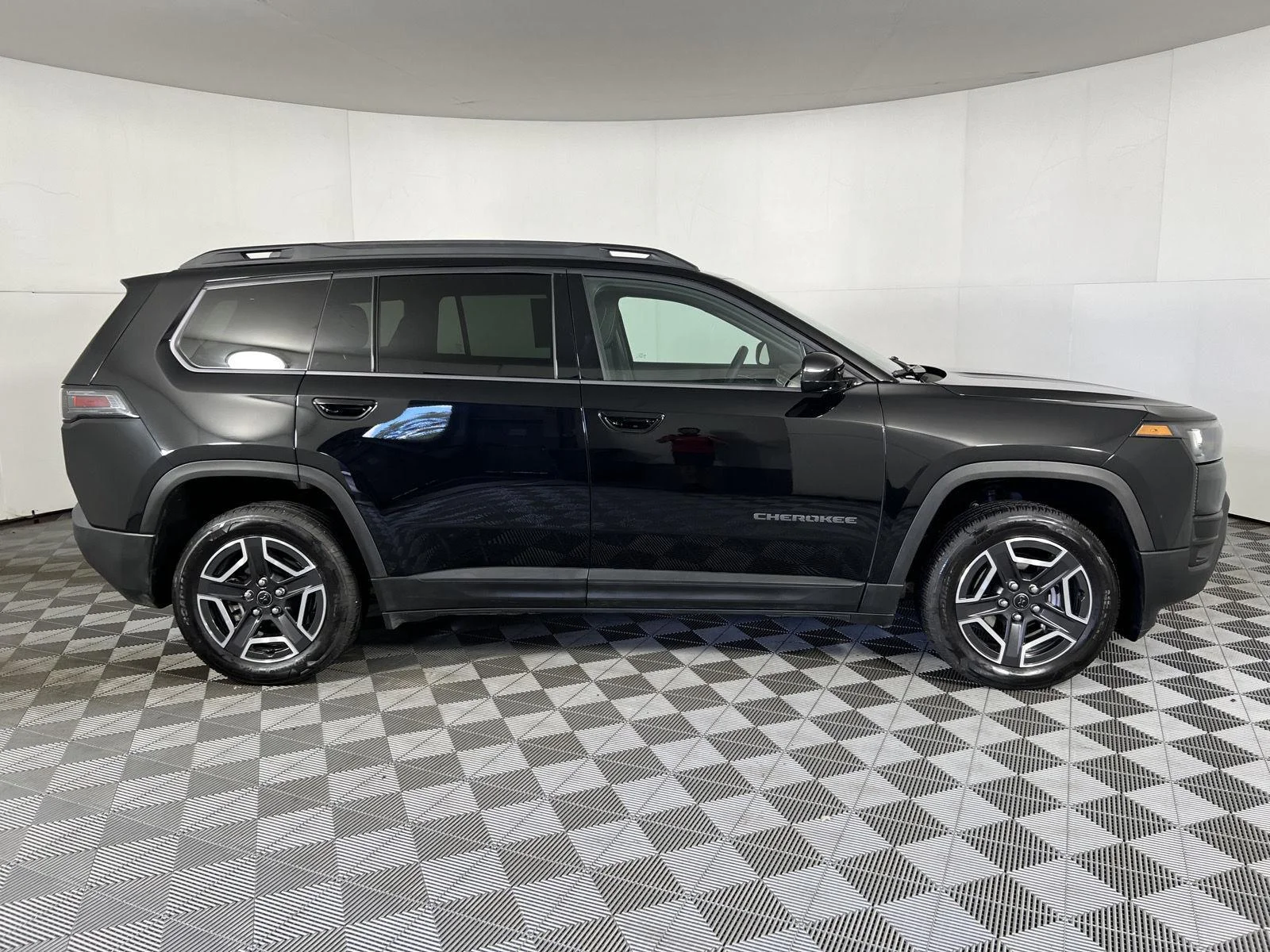 Used 2026 Diamond Black Crystal Pearlcoat Jeep Laredo image 7