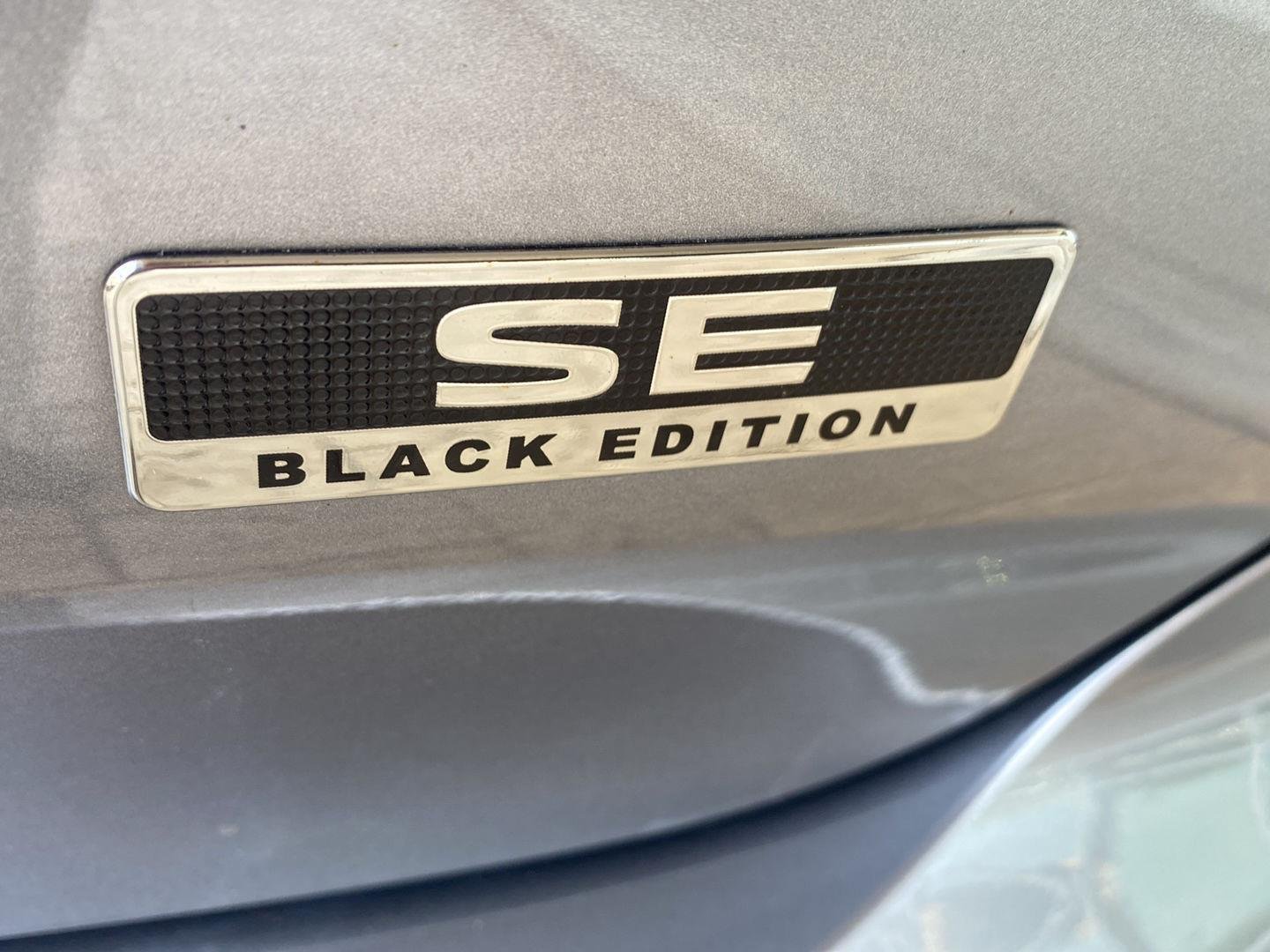 Used 2023 Mercury Gray Metallic Mitsubishi SE Black Edition image 10