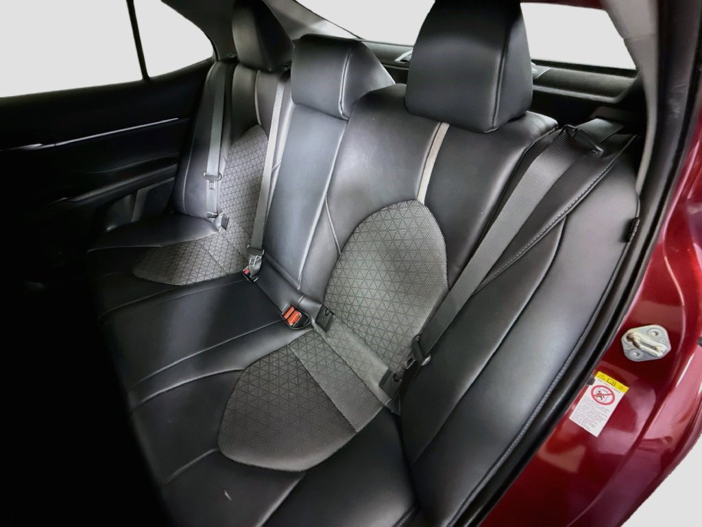 Used 2018 Wind Chill Pearl Toyota XSE V6 image 21