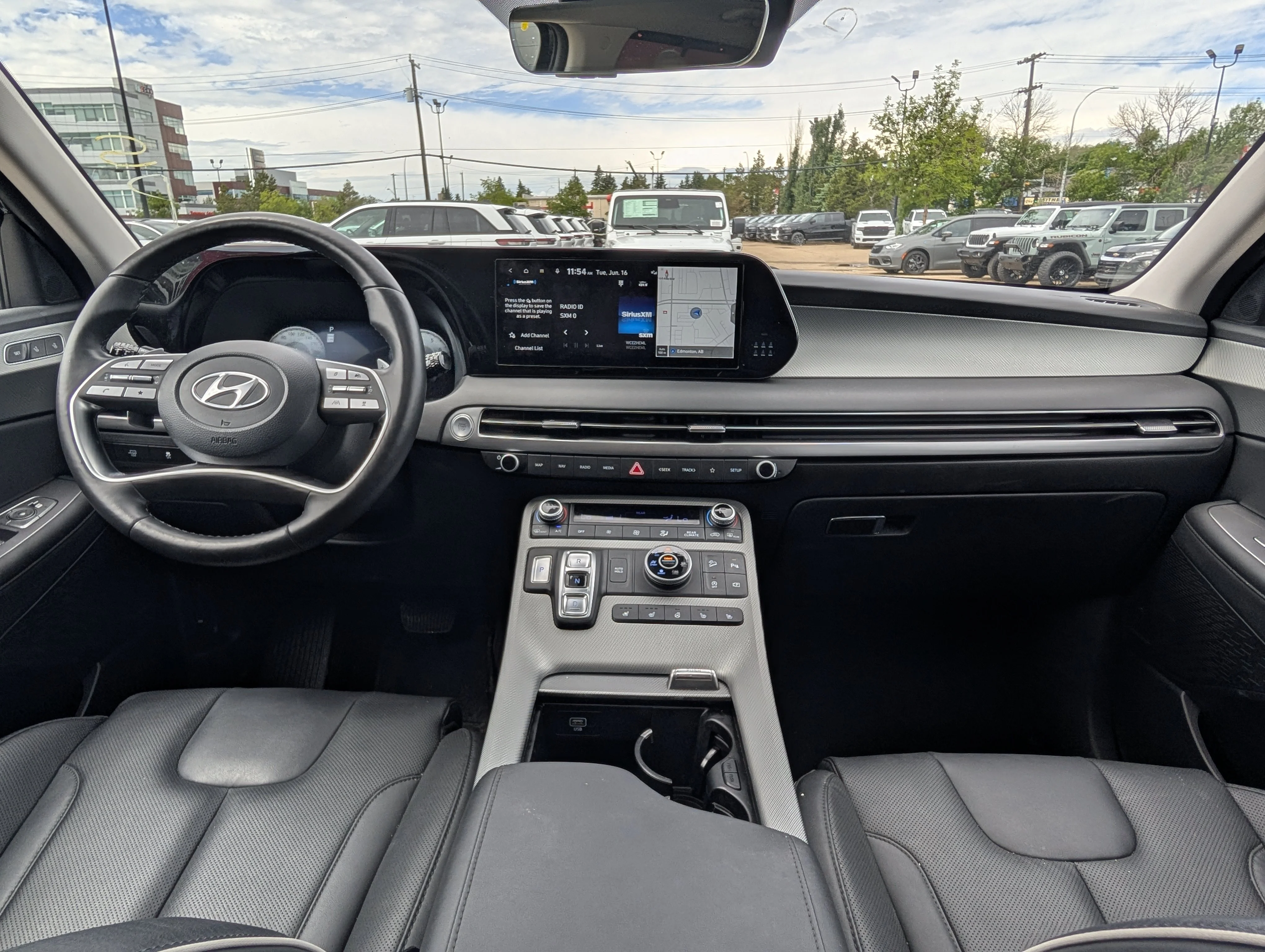 Used 2024 Abyss Black Hyundai Urban image 24