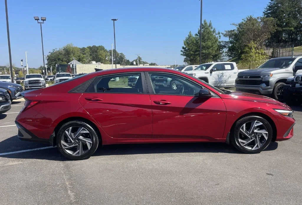 Used 2025 Red Hyundai SEL Sport image 20