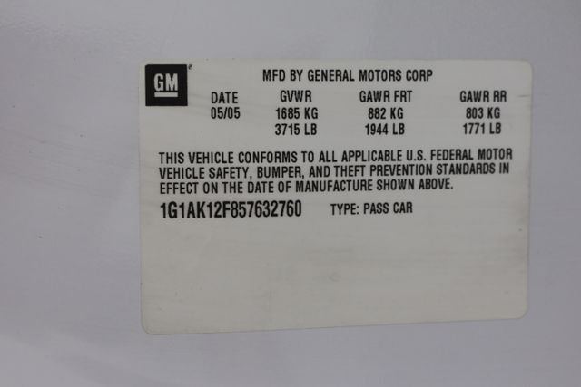 Used 2005 White Chevrolet Base image 21