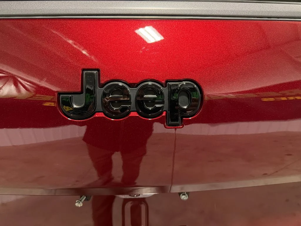 New 2026 Velvet Red Pearl-Coat Exterior Paint Jeep Laredo Altitude image 8