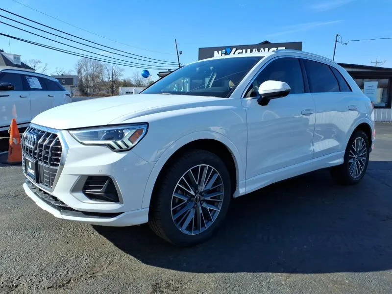 Used 2022  Audi 40 TFSI Premium Plus Sport Utility 4D image 7