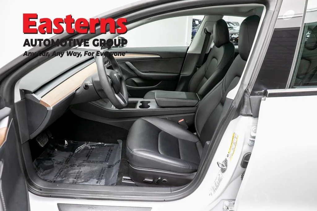 Used 2023 White Tesla Base image 15
