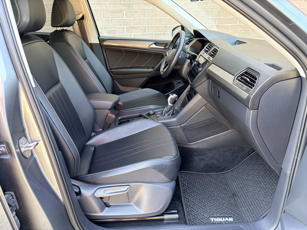 Used 2024 Platinum Gray Metallic Volkswagen SE image 20