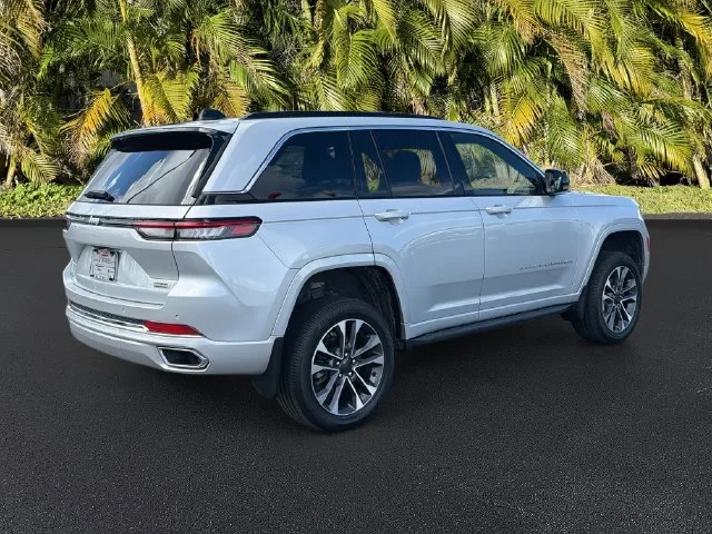 Used 2024 Silver Jeep Overland image 5