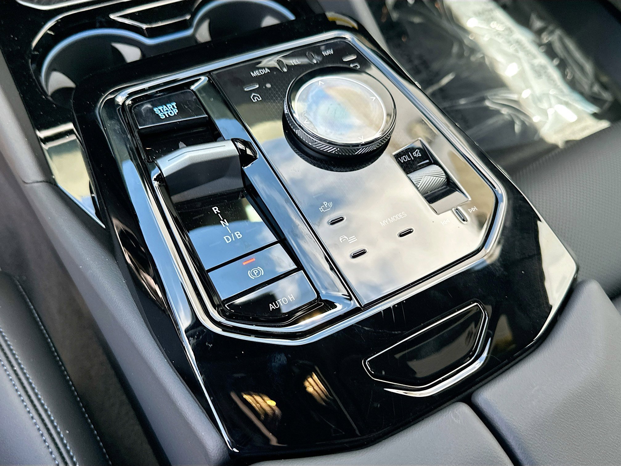 New 2026 Black Sapphire Metallic BMW M60 image 13