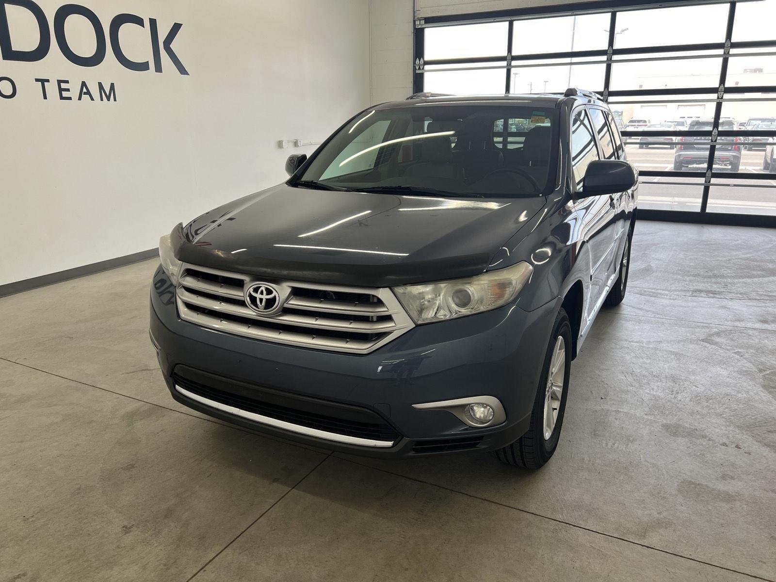 Used 2013 Shoreline Blue Pearl Toyota SE image 6