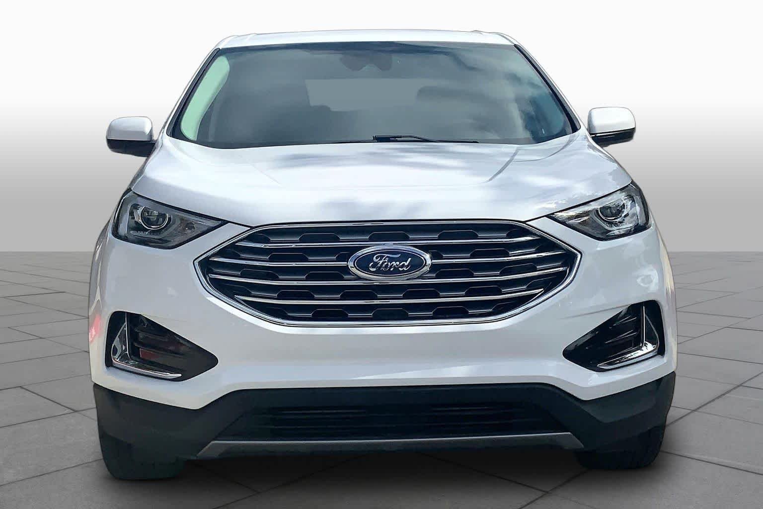 Used 2022 Oxford White Ford SEL image 4