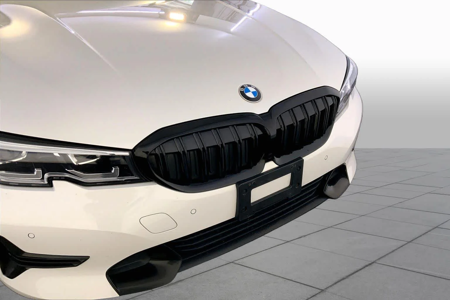 Used 2022 Alpine White BMW 330i xDrive image 32