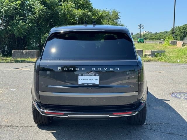 New 2026 Carpathian Grey Land Rover SE image 4