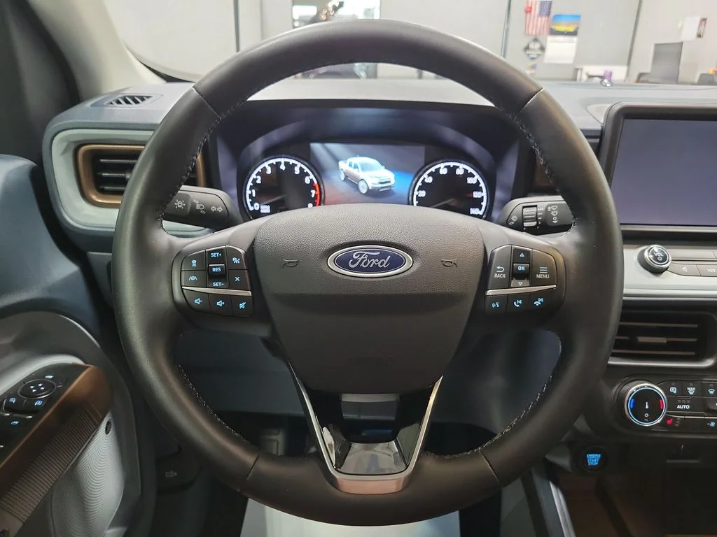 Used 2024  Ford Lariat image 28