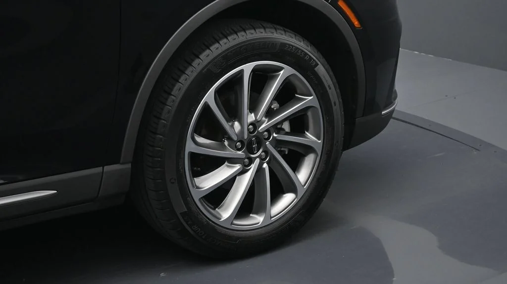 Used 2025 Black Lincoln Premiere image 6